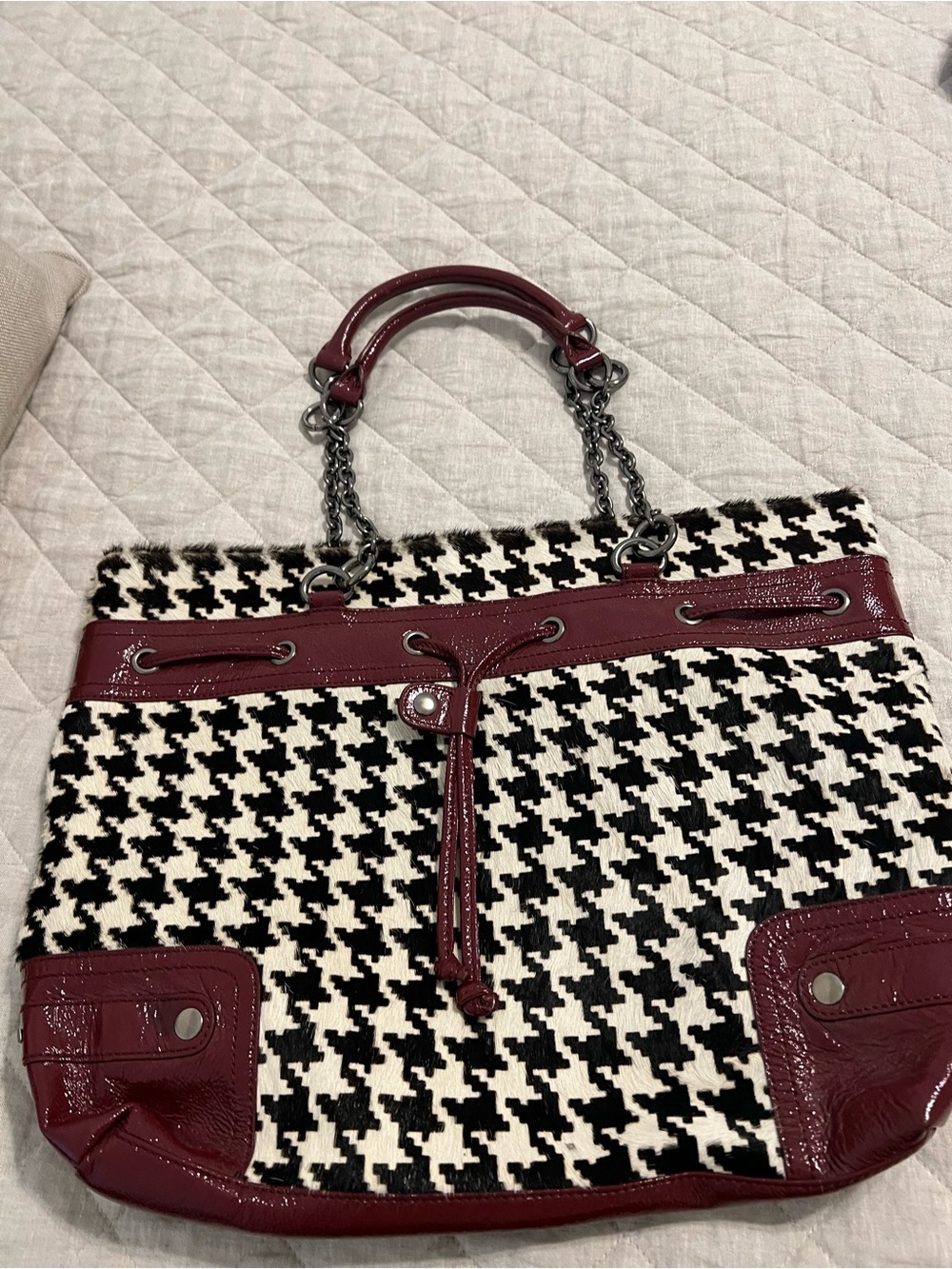 Stylish Adrienne Vittadini Black-and-White Houndstooth Tote with Burgundy Trim